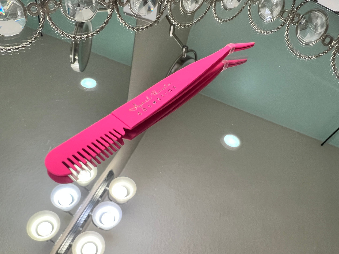 Eyelash clippers