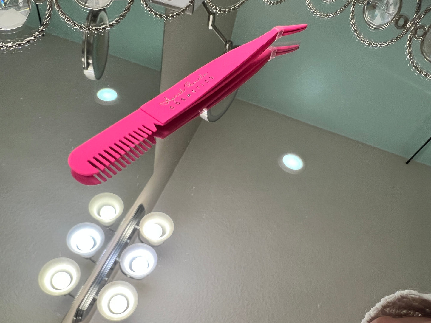 Eyelash clippers